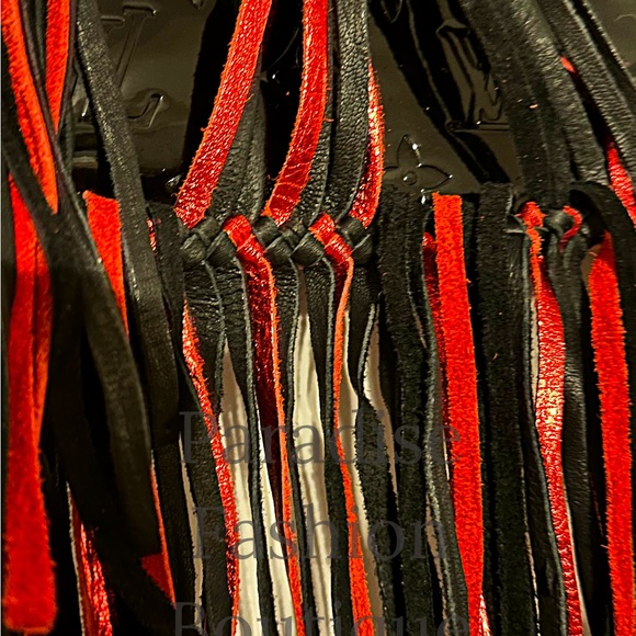 Revamped Crossbody - Picture 3 of 3